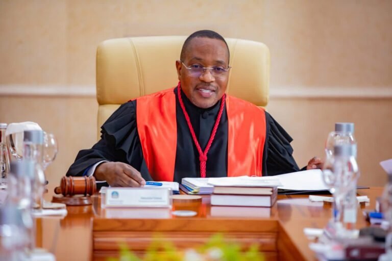 PRESIDENTE TRIBUNAL CONTAS EXPULSA CHEF DE ESCOLTA